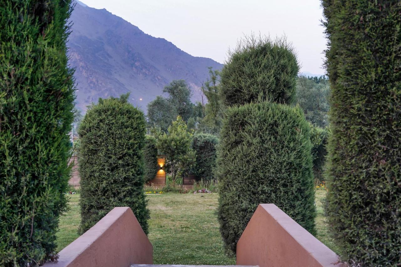The Chinar Srinagar Hotel Exterior photo