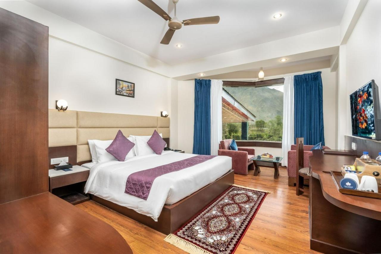 The Chinar Srinagar Hotel Exterior photo